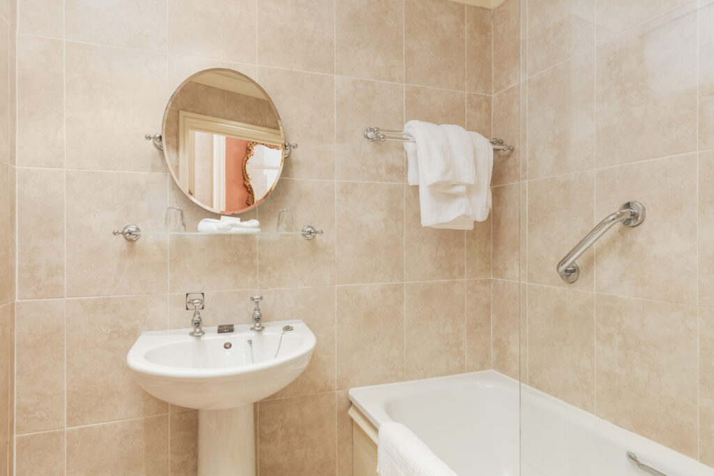 BedroomClassicCastle_Bathroom