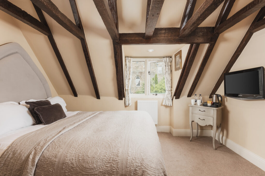 BedroomCourtyardDouble_2