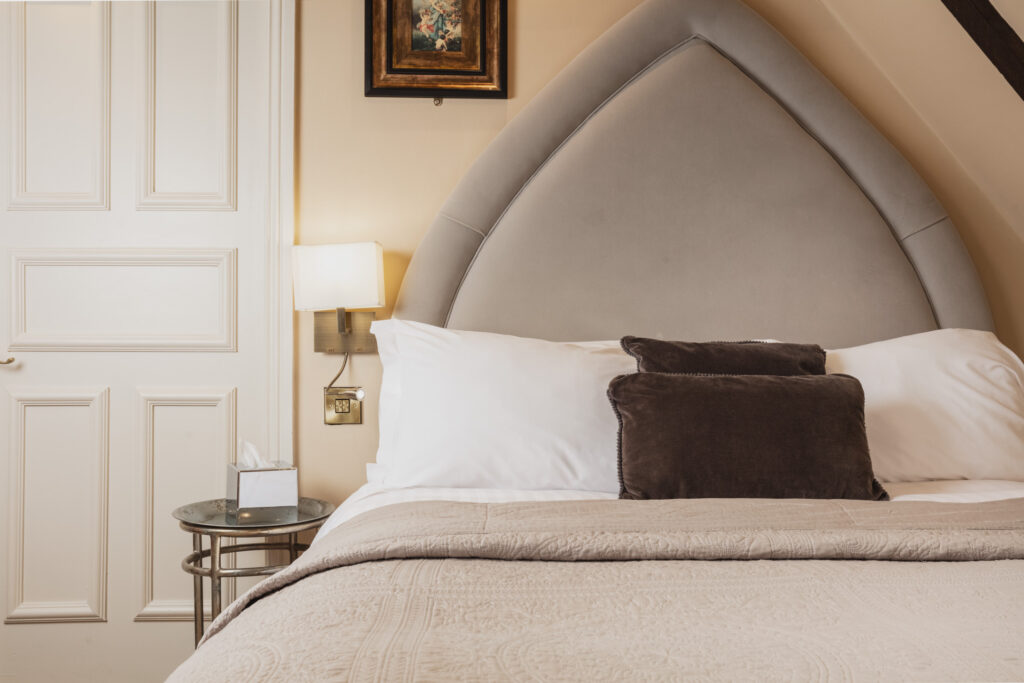 BedroomCourtyardDouble_4