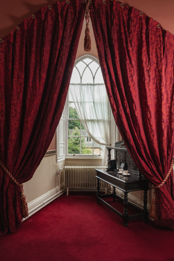 BedroomKingJamesSuite_7