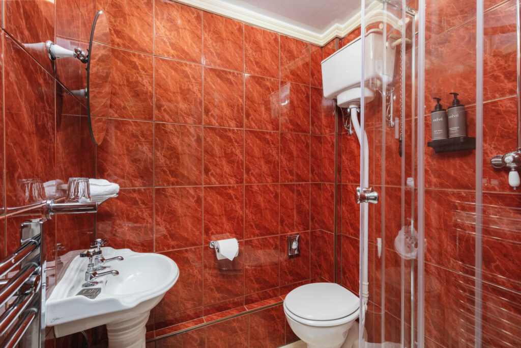 BedroomCourtyardSingle_Bathroom